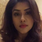 Naira Shah Instagram - Shooting with Sanjay dutt and Priyadarshan sir!.. for an add film!.. coming sooooon!.. #me#pretty#sanjubaba#priyansir#two#legends#blessed#thankyougod#thankyouallah🙏🏻😇!.. Grand Hyatt Mumbai