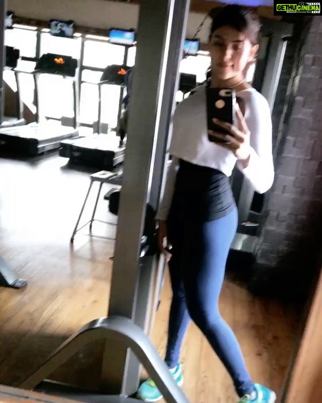 Naira Shah Instagram - I am working On Myself For Myself By Myself #tgif#fridaymood#workoutdone#happy#transforming#everyday#thankyougod#instamood#me#❤❤ Mumbai, Maharashtra