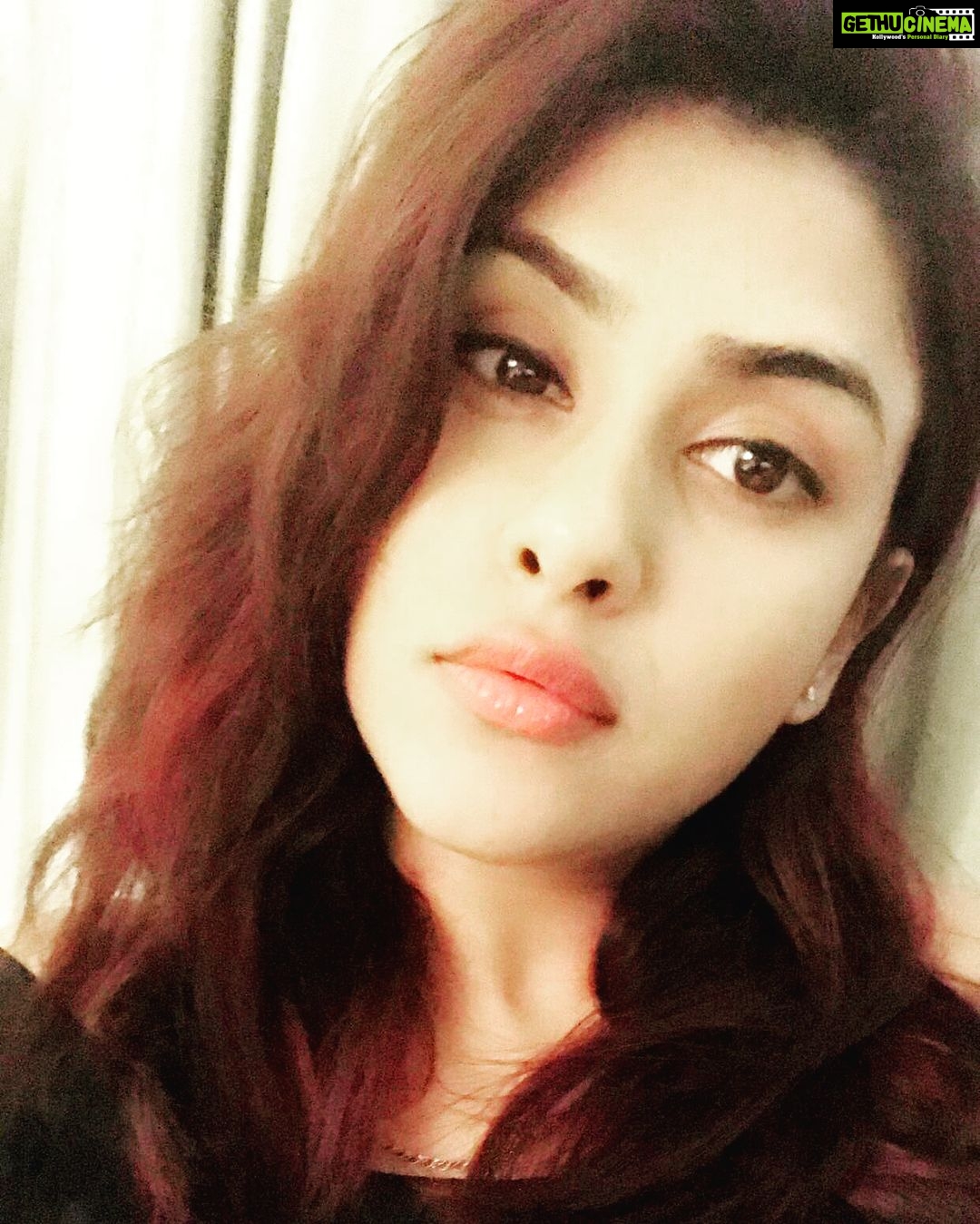 Naira Shah Instagram - I have sort of grown into my cuteness😇❤..#me#cutness#instamood#picoftheday#cute#selfie#😇 Hyderabad