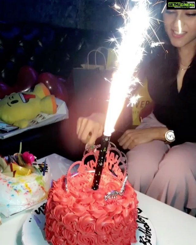 Naira Shah Instagram - Birthday 2k18!! Really blessedβ€π!..ππππ Mumbai, Maharashtra