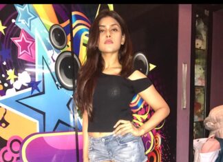 Naira Shah Instagram - Let the Others have the beauty! I HaVE got The Charisma!!😉💎💎...#weekendvibes#myroom Mumbai, Maharashtra