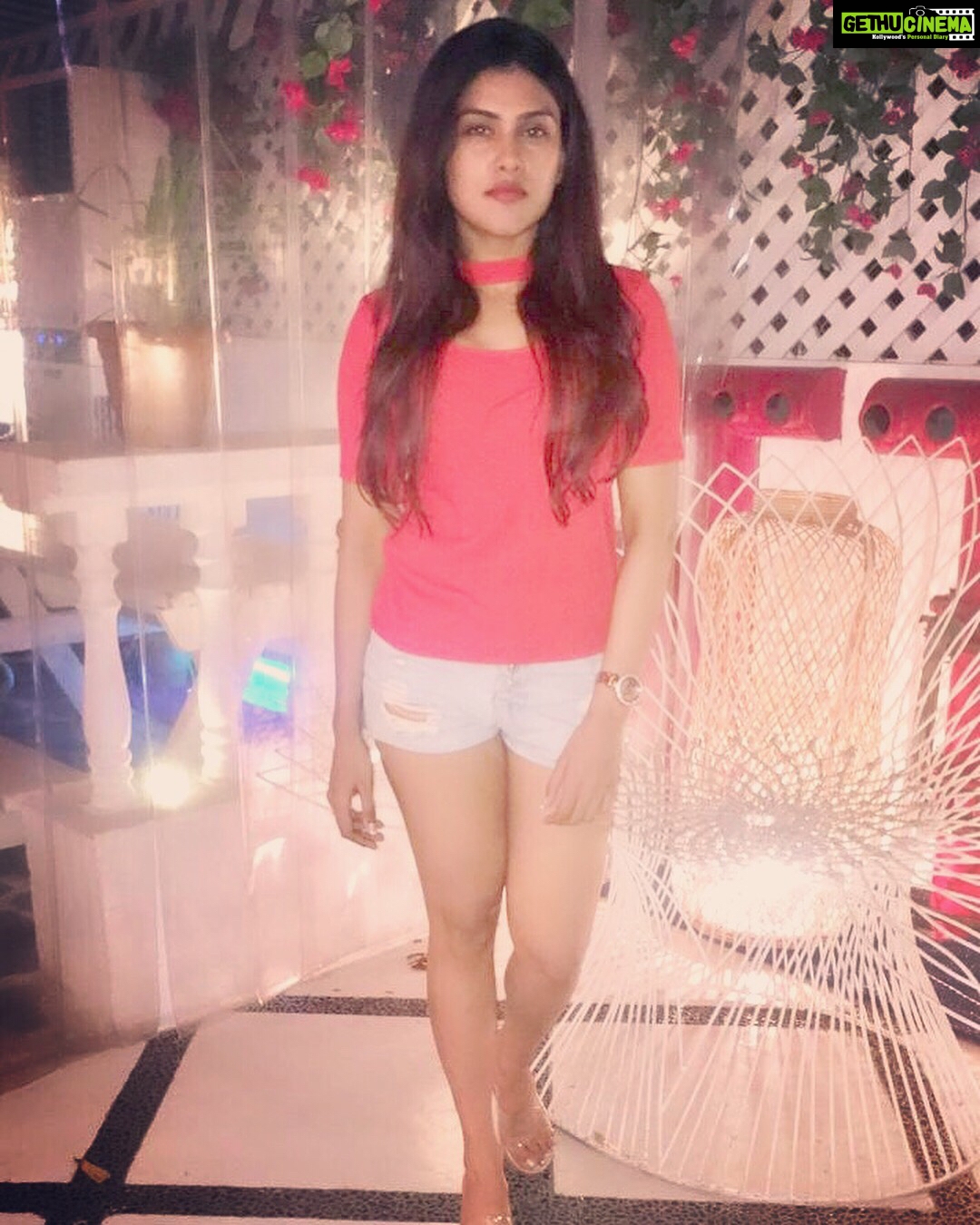 Naira Shah Instagram - Embrace your inner orange🍊😋!.. #just#me#orange#saturday#filtered#nairashah