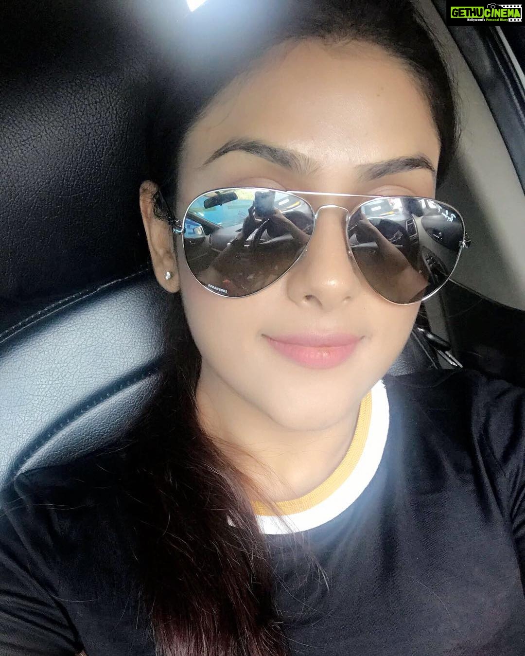 Naira Shah Instagram - Its sunny people.. keep your glasses and smile on😉♦️♦️♦️ #nofilterneeded #blessed🙏 #thankyoualmighty😇 Mumbai, Maharashtra