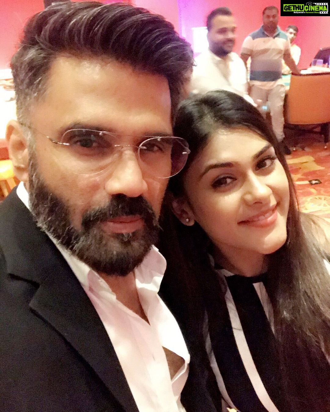 Naira Shah Instagram - Loved meeting anna!! And knowing him❤.. he is one of the most humble personalities i ever met! Such a disciplined actor😍❤... got really inspired!...#godisgreat#anna#sunilshetty#thebest#blessed#actorforlife❤