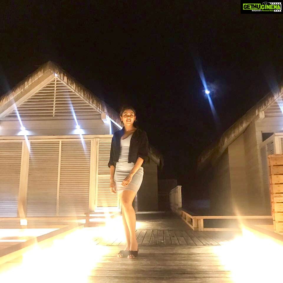 Naira Shah Instagram - I hav loved the stars too fondly to be fearfull of the night⭐️🌑🌟✨..#blessed#gratefull#thankyougod❤#life#beaches❤#maldives#2k18#waterbaby Mahibadhoo, Maale, Maldives