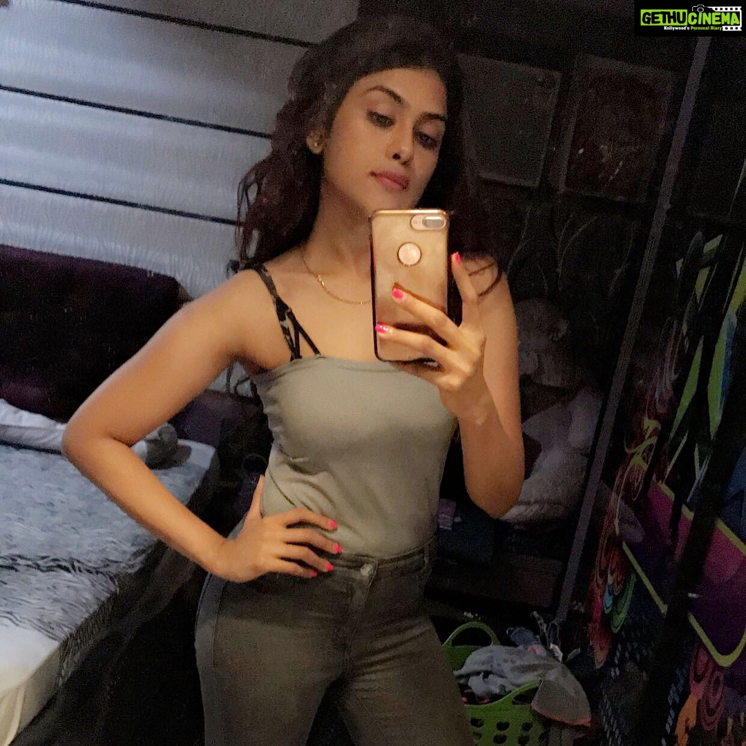 Naira Shah Instagram - Be so busy improving yourself..That you have no Time To Criticise others... #loveurself#betterme#grooming#2k18... on my way..😍❤! #blessed#thankyoualmighty#sogratefull