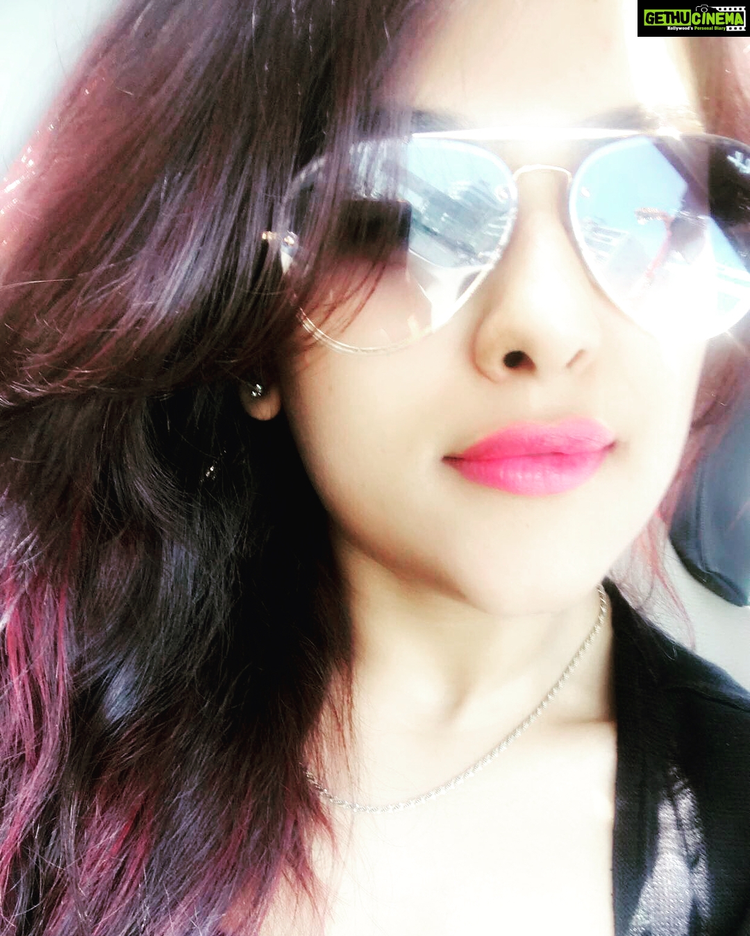 Naira Shah Instagram - #newme#newlook#redhead#reddishbrown#sexy#lovingmyhair#coolerme😋#redhot... its summer people😋💯🔥