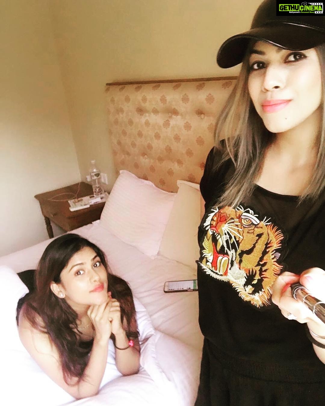 Naira Shah Instagram - With my best bro❤! #peacefull#goa#chilling#happy#relaxed#sogood#holiday#happynewyear#2k18#goadiaries❤😇👌🏼 The Grand Leoney Resort
