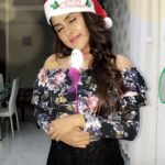 Naira Shah Instagram - Merry Christmas people!! Hav a cute lovely Christmas like me! Hehe!😜❤😘🌟! #nairashah#merrychristmas#happyholidays#2k17#xmas#santa#cuteness#overloaded#lovemyself Gem of Hyderabad