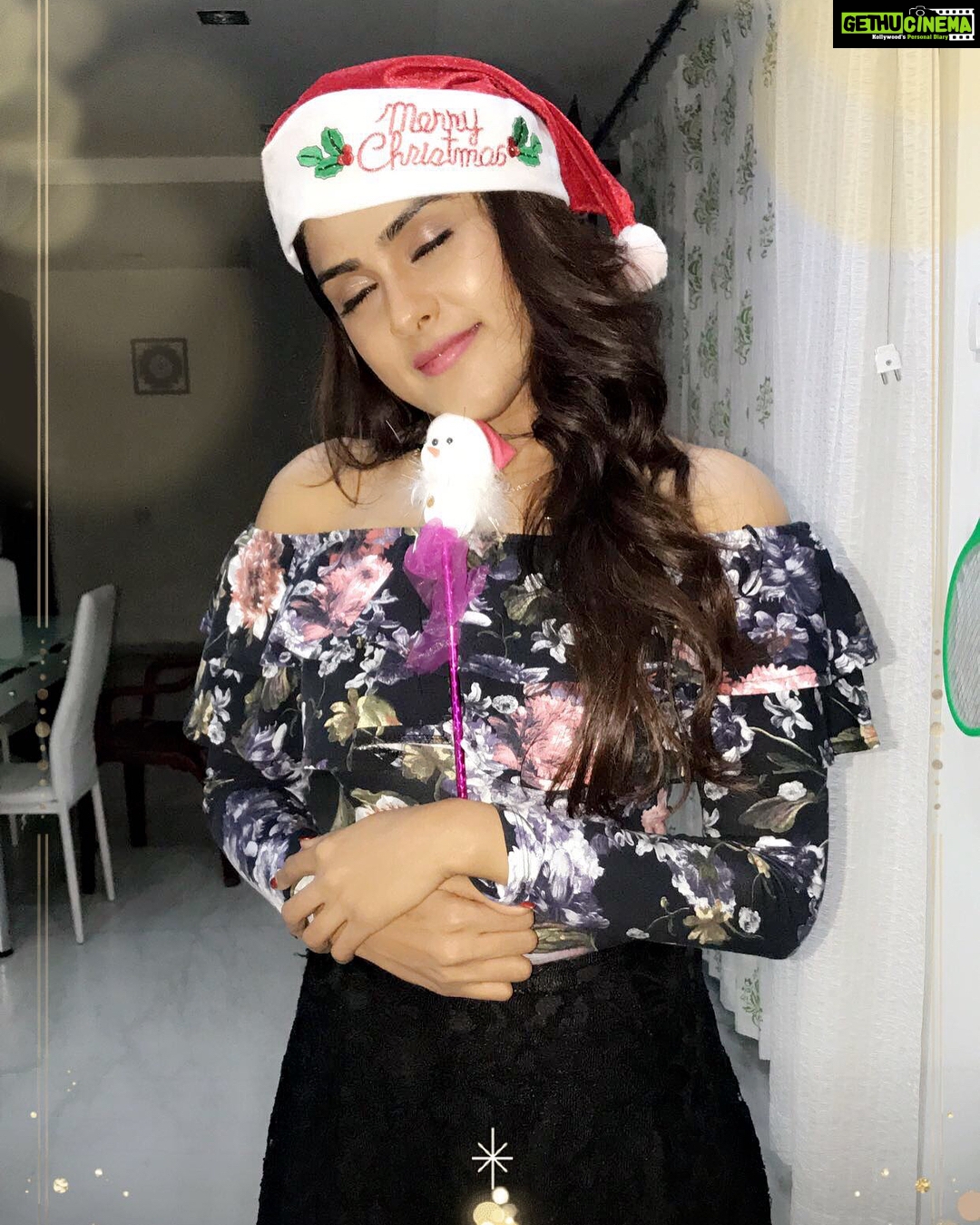Naira Shah Instagram - Merry Christmas people!! Hav a cute lovely Christmas like me! Hehe!😜❤😘🌟! #nairashah#merrychristmas#happyholidays#2k17#xmas#santa#cuteness#overloaded#lovemyself Gem of Hyderabad