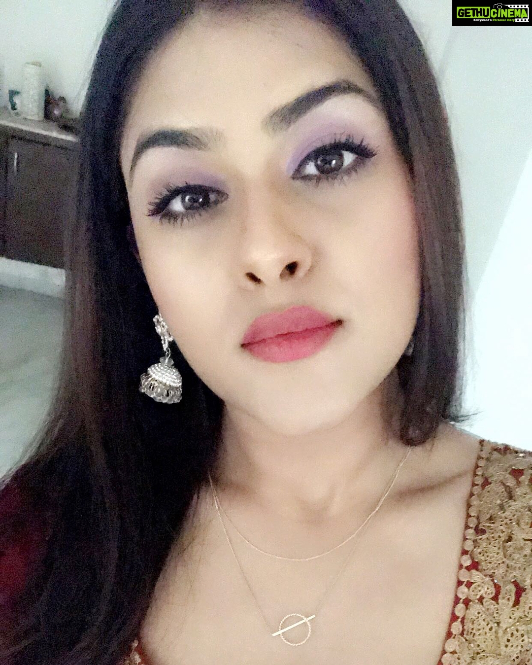 Naira Shah Instagram - Interview ready! #eee#tollywood#22nd#december#promotions#hyderabad#nairashah Film Nagar