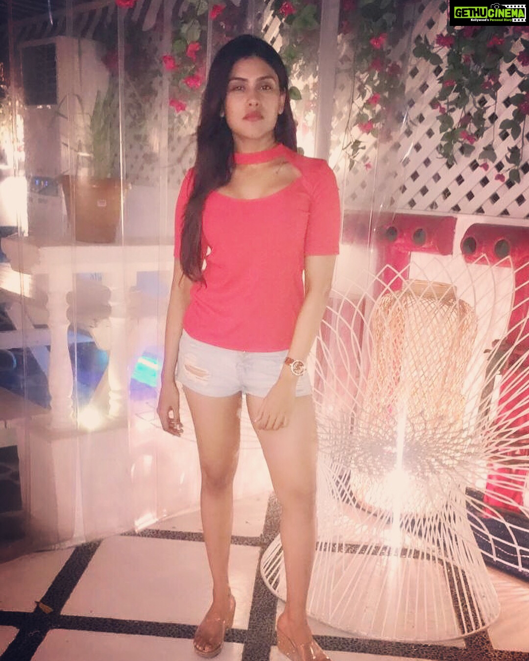 Naira Shah Instagram - Embrace your inner orange🍊😋!.. #just#me#orange#saturday#filtered#nairashah
