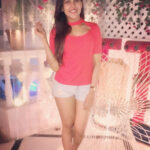 Naira Shah Instagram - Embrace your inner orange🍊😋!.. #just#me#orange#saturday#filtered#nairashah