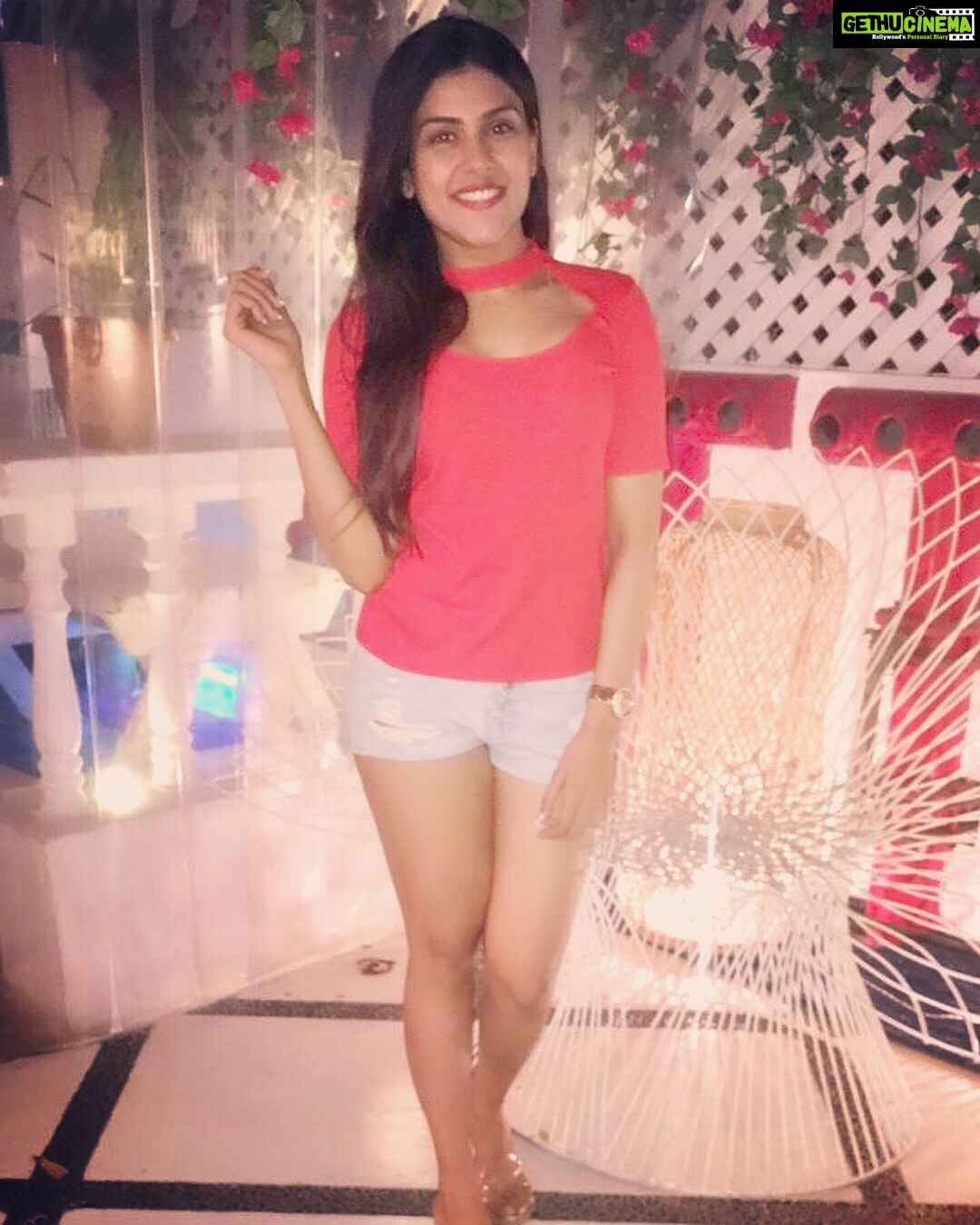 Naira Shah Instagram - Embrace your inner orange🍊😋!.. #just#me#orange#saturday#filtered#nairashah