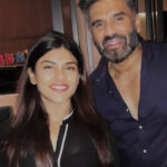 Naira Shah Instagram - Loved meeting anna!! And knowing him❤.. he is one of the most humble personalities i ever met! Such a disciplined actor😍❤... got really inspired!...#godisgreat#anna#sunilshetty#thebest#blessed#actorforlife❤