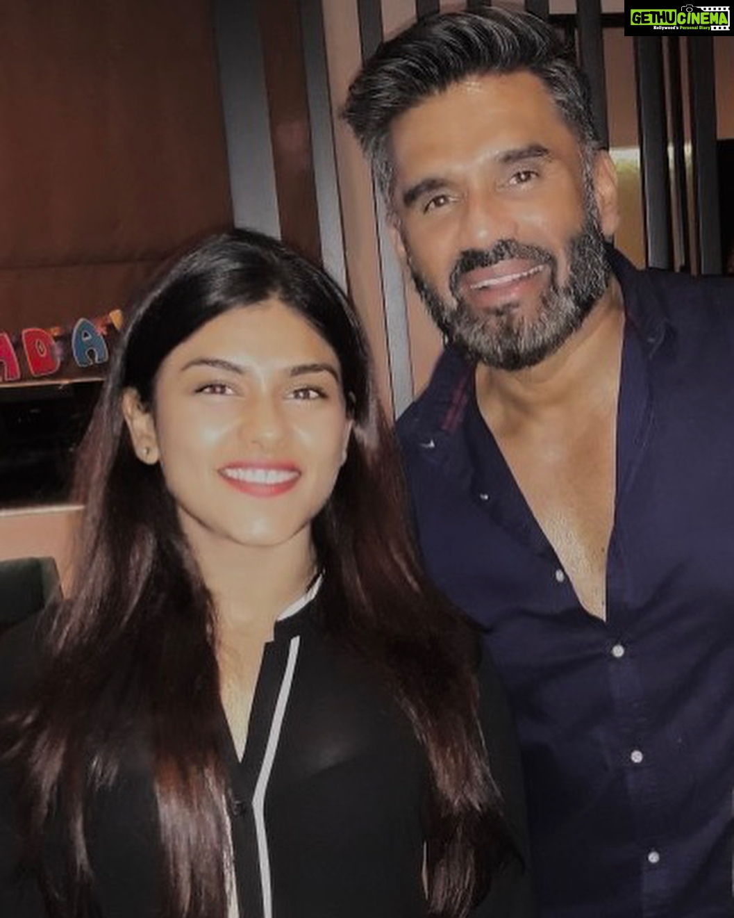 Naira Shah Instagram - Loved meeting anna!! And knowing him❤.. he is one of the most humble personalities i ever met! Such a disciplined actor😍❤... got really inspired!...#godisgreat#anna#sunilshetty#thebest#blessed#actorforlife❤
