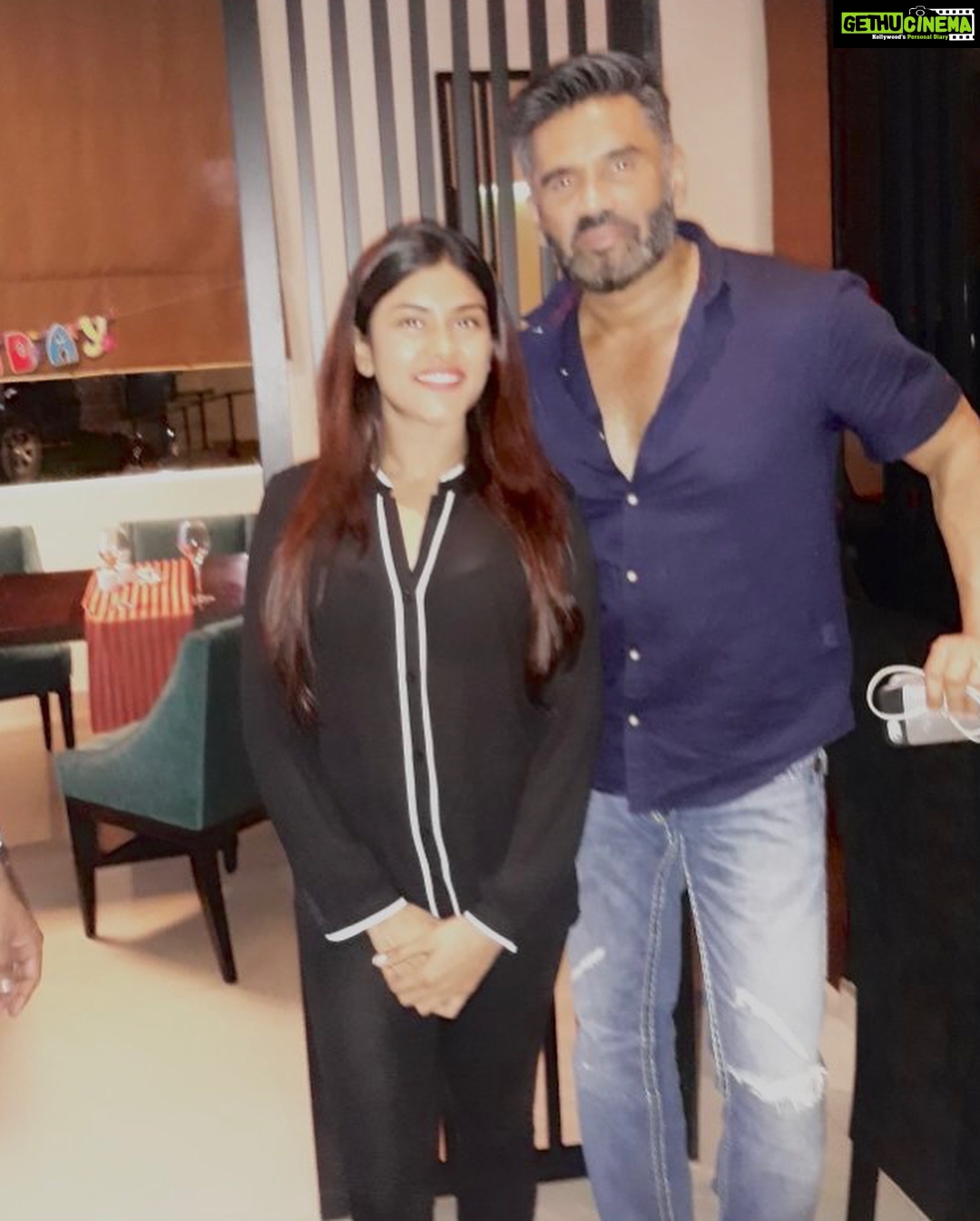 Naira Shah Instagram - Loved meeting anna!! And knowing him❤.. he is one of the most humble personalities i ever met! Such a disciplined actor😍❤... got really inspired!...#godisgreat#anna#sunilshetty#thebest#blessed#actorforlife❤