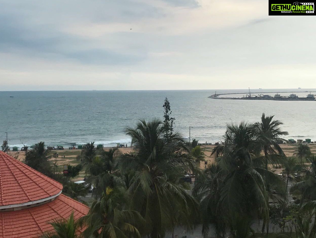 Naira Shah Instagram - My visit to colombo... i just love beaches and sea view...BLISS..#traveldiaries#2k18#beaches#peace#myultimatelove#thebest#colombo#srilanka... late postš£ Taj Samudra