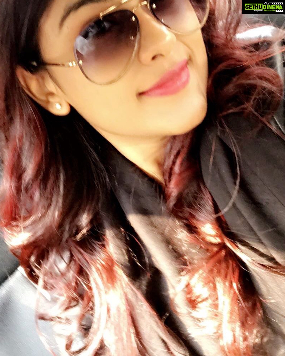 Naira Shah Instagram - #newme#newlook#redhead#reddishbrown#sexy#lovingmyhair#coolerme😋#redhot... its summer people😋💯🔥
