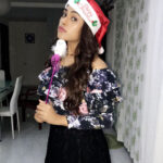 Naira Shah Instagram - Merry Christmas people!! Hav a cute lovely Christmas like me! Hehe!😜❤😘🌟! #nairashah#merrychristmas#happyholidays#2k17#xmas#santa#cuteness#overloaded#lovemyself Gem of Hyderabad