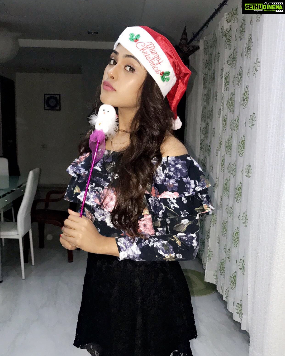Naira Shah Instagram - Merry Christmas people!! Hav a cute lovely Christmas like me! Hehe!😜❤😘🌟! #nairashah#merrychristmas#happyholidays#2k17#xmas#santa#cuteness#overloaded#lovemyself Gem of Hyderabad