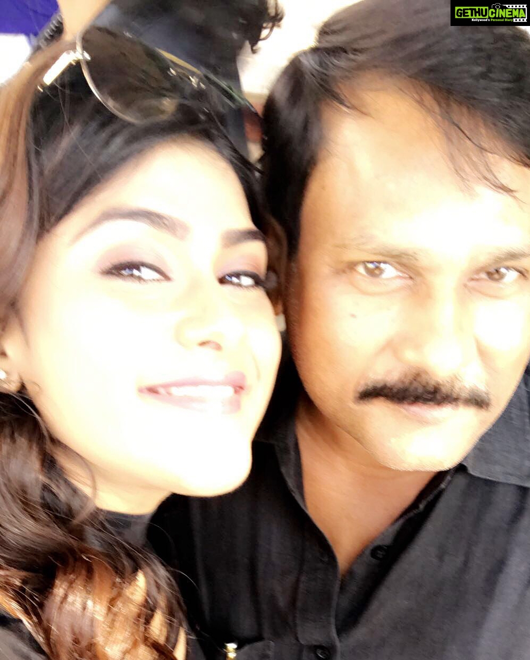 Naira Shah Instagram - Wen u see pride in the eyes of your family!! Love u all!! Will always be there !!! #blessed#thankyougod#goodkidme😜#eee#tollywood#2k17.. very happy wid my movie response... my acting is being appreciated.. #satisfied!! Gem of Hyderabad