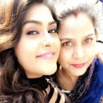 Naira Shah Instagram - Wen u see pride in the eyes of your family!! Love u all!! Will always be there !!! #blessed#thankyougod#goodkidme😜#eee#tollywood#2k17.. very happy wid my movie response... my acting is being appreciated.. #satisfied!! Gem of Hyderabad