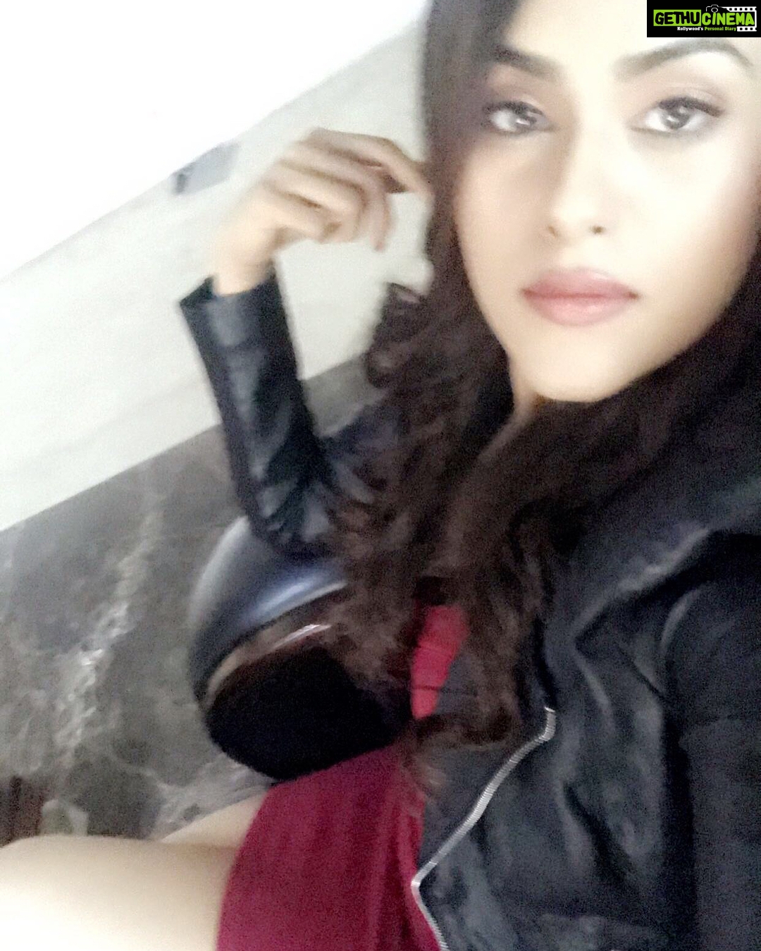Naira Shah Instagram - Promotions! #eee#tollywood#22nd#december#2k17#happy#excited#cantwait#lovemyself#proud#blessed#thankyougod😍❤#4daystogo Hyderabad