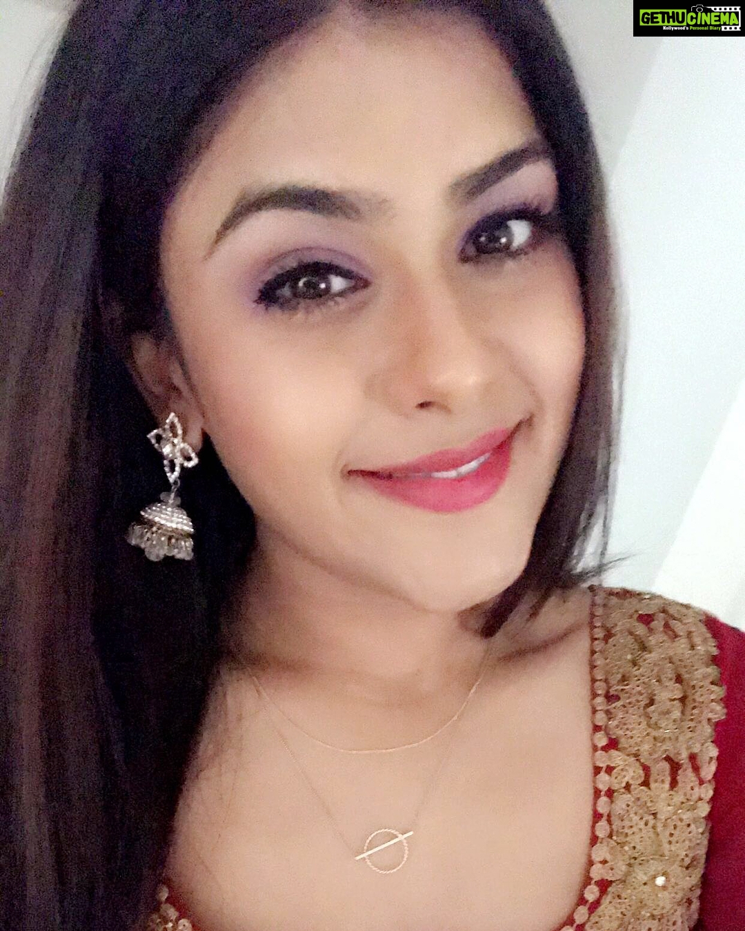 Naira Shah Instagram - Interview ready! #eee#tollywood#22nd#december#promotions#hyderabad#nairashah Film Nagar