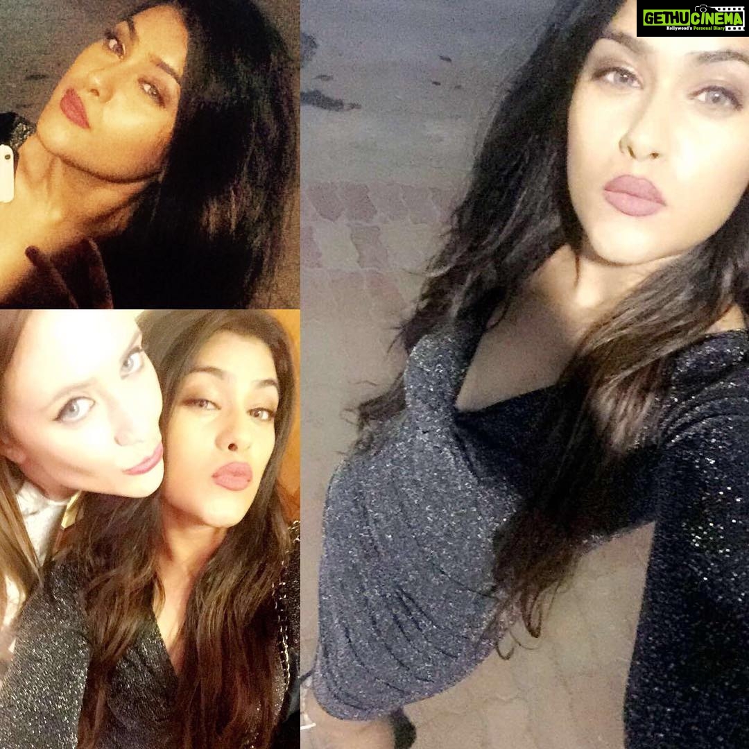 Naira Shah Instagram - #partyanimal#sexy#me#mumbai#lovemylife#party#prenewyearparty#likes#follow Taj Lands End, Mumbai
