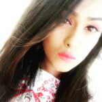 Naira Shah Instagram - Slay them with success!!😎😎😍❤️#shootlife#shooting#makeup#onpoint#lovemyjob#so#happy#dreamcometrue#pink#lips#poutqueen#me#likes#follow Hyderabad