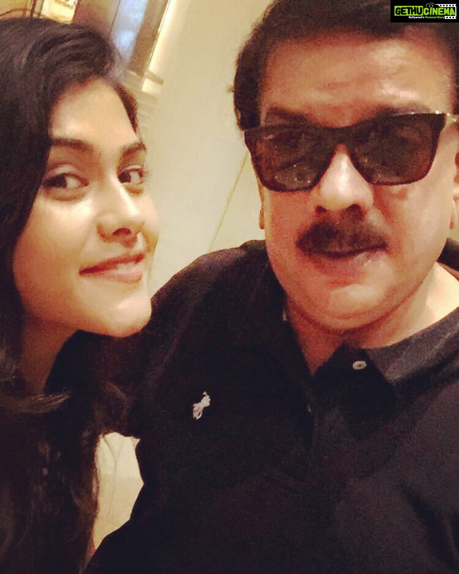 Naira Shah Instagram - with priyadarshan sir😍😘#my#fav#director#amazing#person#love#him#lunch#time#follow#likes