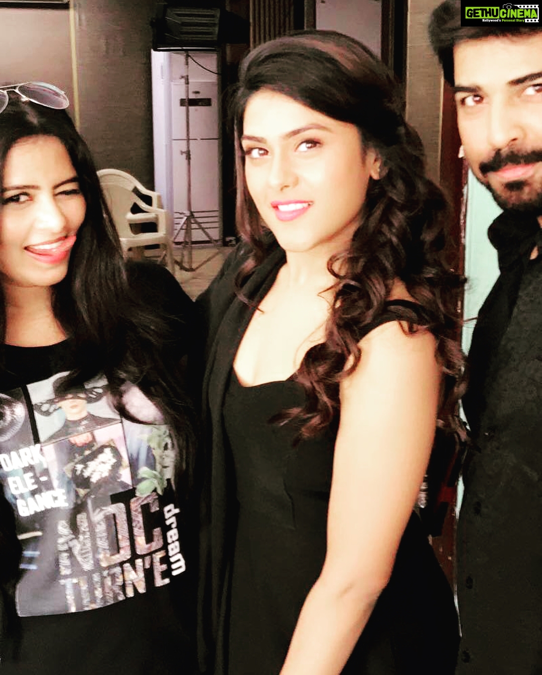 Naira Shah Instagram - We coming on 22nd december! #pressmeet#eee#tollywood #happy#excited #proved myself😎💪🏼! NAIRA SHaH Film Nagar