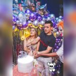 Naira Shah Instagram – Dreamy birthday bash
#mygalaxy #2022#nairashah#galactic#bestbirthday❤️#purples❤️
Thank you @healthy_treatss for the most healthiest and classy cake😍 Toyroom Mumbai