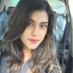Naira Shah Instagram – #cute#me#prettyme#selfobsession#goodskinday#messyhair#subtle#selfieoftheday#selfie#sunkissed#follow4follow#likesforlikes#likes4likes#follow#loveurself#nofilter #nofilter