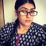 Naira Shah Instagram - My de-glam look for #xxx#balajitelefilms lol I look soooo funny!. Anyways wait for my makeover!.. 😛😁
