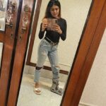 Naira Shah Instagram – Injured but so what! 🙈
#nairashah#2022#delhi The Imperial, New Delhi