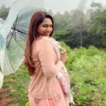 Nakshathra Nagesh Instagram - Under my umberellaaaa.. 💞 #windyworld #beingsaraswathy #tamizhumsaraswathiyum