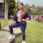 Nakshathra Nagesh Instagram – Suthi suthi photo eduthom! 😎😁 #choosehappiness #workation