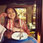 Nakshathra Nagesh Instagram – 1. When the husband pulls out his phone to take photos instead of ordering food! 

2. When you love the angle and the set up, so finally decide to try and pose 😋 

#happilymarried #NakshufoundherRagha