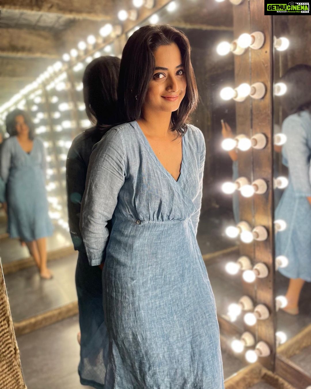 Namitha Pramod Instagram - GUESS!!!!!♥️🎈 What’s coming up ? Some dreams come true ♥️ Wearing : @rayethnicofficial Suprise