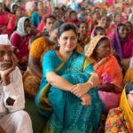 Navaneet Kaur Instagram - विदर्भाची पंढरी, श्री क्षेत्र कौंड्यणपूर येथे माता रुक्मिणी देवस्थान येथे आयोजित काल्याचे किर्तनाला उपस्थिती लावली,यावेळी आपल्या धर्म व परंपरा जोपासून आपल्या देवीदेवतांचे मनोभावे पूजन करणे हेच आपल्या मानसिक व आध्यत्मिक शांती साठी उपयुक्त असल्याचे प्रतिपादन यावेळी केले आपला धर्म आपली आस्था जोपासणे हे प्रत्येक हिंदूंचे कर्तव्य असून धर्मरक्षणसाठी प्रत्येकाने आपापल्या परीने प्रयत्न करणे गरजेचे असल्याचे सांगून खासदार म्हणून श्री क्षेत्र कौंडन्यपूर च्या सर्वांगीण विकासासाठी आपण सर्वोतोपरि प्रयत्न करणार असून आवश्यक तो निधी वेळोवेळी उपलब्ध करून देण्याचे अभिवचन यावेळी केले यावेळी सर्व भाविकभक्तांसोबत तल्लीन होऊन कीर्तनाचा आनंद घेतला,यावेळी माता रुक्मिणी चरणी प्रार्थना करतांना यावर्षी समाधानकारक पाऊस पडून शेतकरी-शेतमजूर सुखी समृद्ध व्हावा व सर्व नागरिकांना सुख समृद्धी शांती लाभावी व सर्वांची प्रगती व्हावी असे साकडे घातले.
