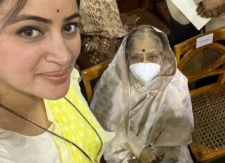 Navaneet Kaur Instagram - भारत के नए राष्ट्रपति महामहिम श्रीमती द्रौपदी मुर्मू जी इनकी शपथ ग्रहण कार्यक्रम में आदरणीय पंतप्रधान श्री नरेन्द्रजी मोदी इनको नमस्कार कर आशीर्वाद लिया व नये राष्ट्रपति जी को अभिनंदन किया। पूर्व राष्ट्रपति श्री रामनाथ कोविंद जी व श्रीमती प्रतिभाताई पाटिल से भेंट की। साथ ही यशस्वी मुख्यमंत्री योगी आदित्यनाथ जी भी उपस्थित थे।