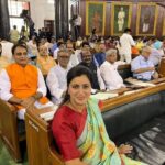 Navaneet Kaur Instagram - आज संसद भवन येथे सेंट्रल हॉल मधे राष्ट्रपति महामहिम रामनाथ कोविंदजी यांचा विदाई समारोह पार पडला या वेळी केंद्रीय मंत्री स्मृति इराणी,खासदार हरीश द्विवेदी, खासदार संगम लाल गुप्ता, खासदार सतीश गौतम, माजी केंद्रीयमंत्री प्रियंका रावत व इतर खासदार आणि मान्यवर उपस्थित होते...
