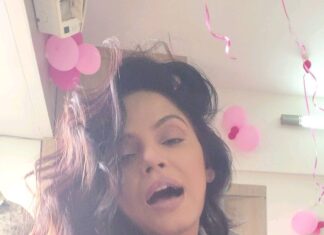 Neetu Chandra Instagram - My first look with my original team after.. after ❤️ @yogitasheth96 @ashokrathod14 #makeup #makeupartist #hair #hairstyles ❤️