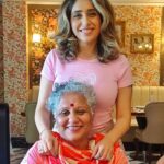 Neha Bhasin Instagram - Duniya samjhe nah samjhein bin bole aap sab samajh jaate ho. The past one year were trying times but you never resorted to losing your dignity to defend me and you were always patient with me and non judgmental of me and others. You a class apart and a ball of love. Love you Mom @rekha.bhasin.7 #mom