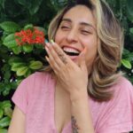 Neha Bhasin Instagram - The secret to my Skin : loud happy laughter. Cheers to no make up, no filter, happy moments. Happy Sunday Folks. #nehabhasin #nomakeup #filterfree