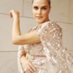 Neha Dhupia Instagram - Go gold 🪄 or go home …..I did both 😬