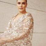 Neha Dhupia Instagram - Go gold 🪄 or go home …..I did both 😬