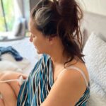 Neha Dhupia Instagram - Now that we are on the subject of crowns 👑…. No running away from this fact 👉 a messy bun is every mamas crown … always wearing mine with pride !!! . . . . . . . #freedomtofeed #mamas #breastfeeding #momlife #nehadhupia #crown #messybun #missindia #pump #pumpingonthego #breastpump